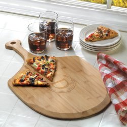 Pizza board with handle that can be personalized.